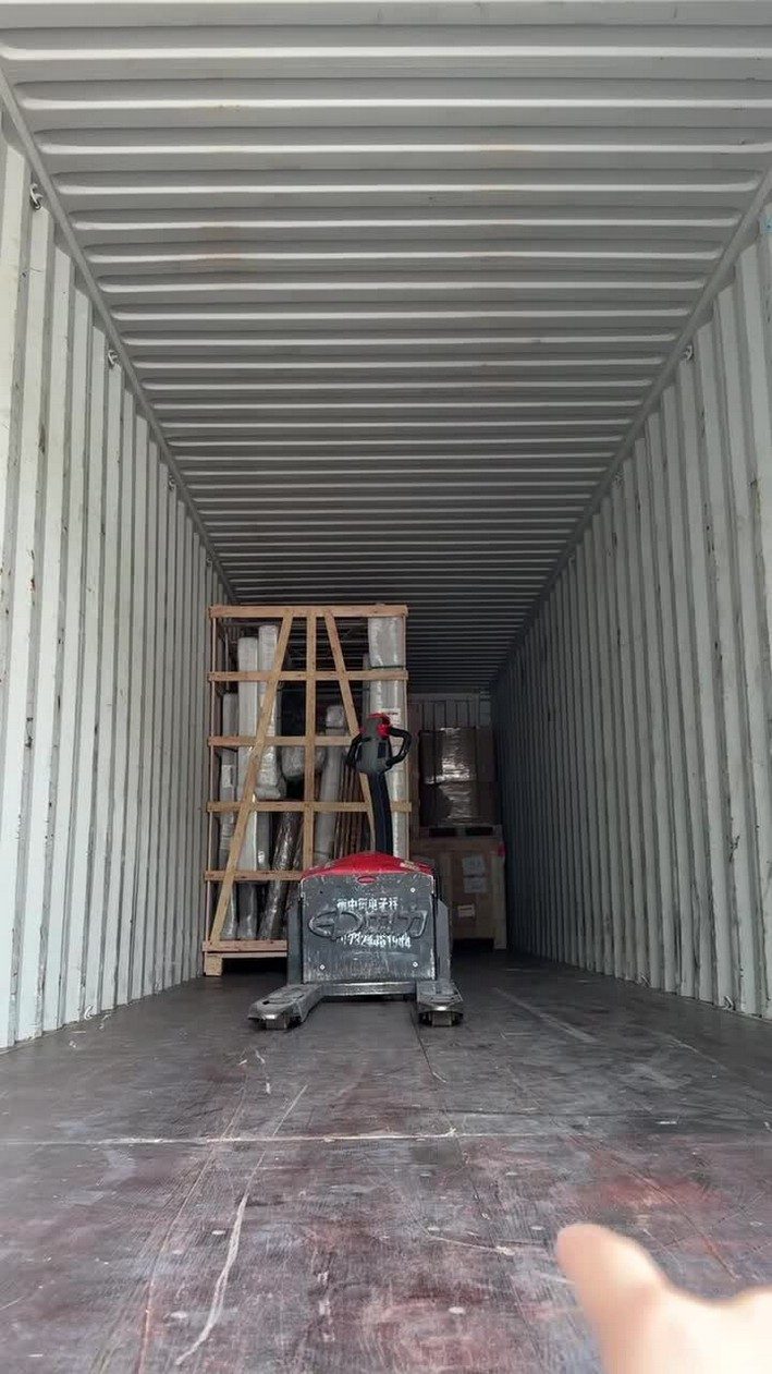 Container loading in Foshan