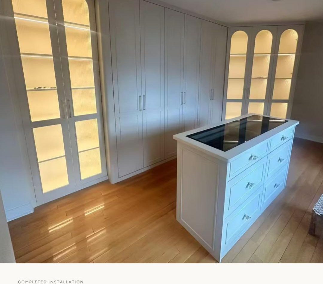 Dressing room with island drawers